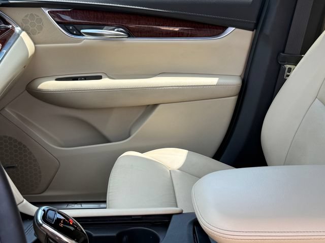 Used 2018 Cadillac XT5 Premium Luxury FWD image 9