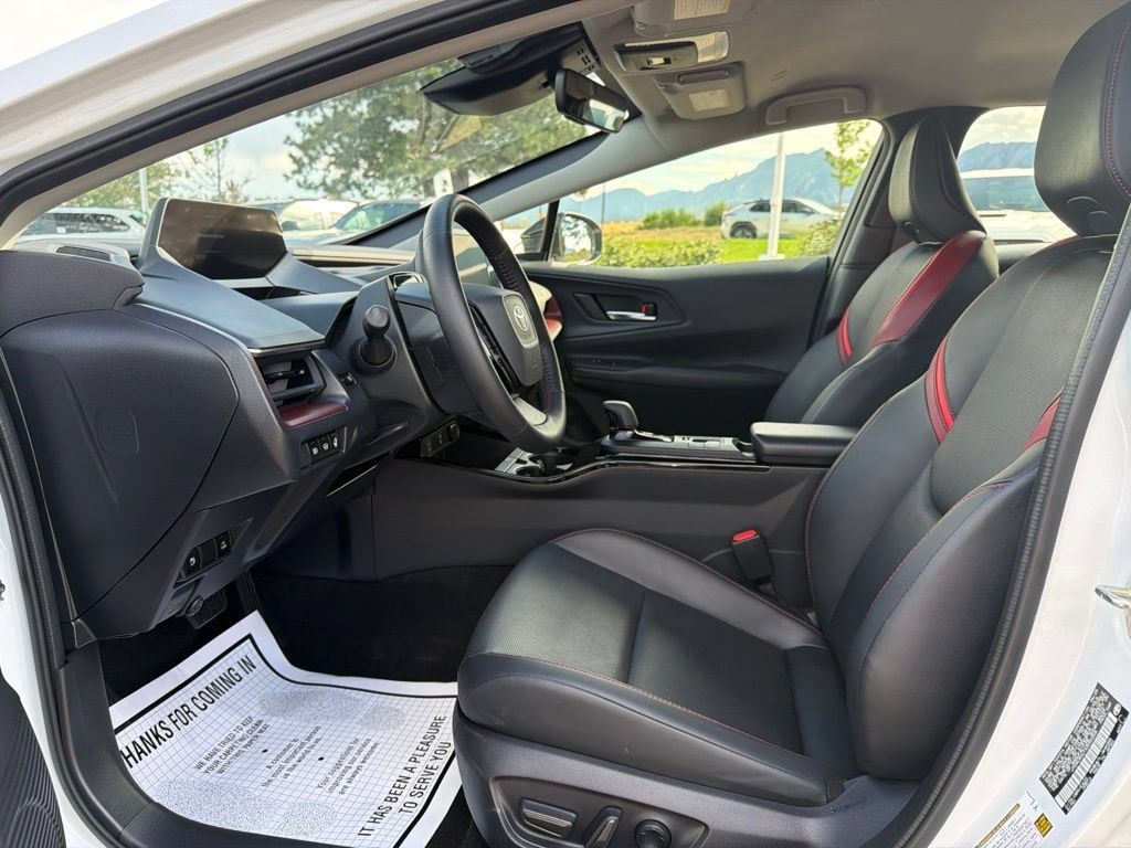 Used 2025 Toyota Prius Plug-In Hybrid FWD image 22