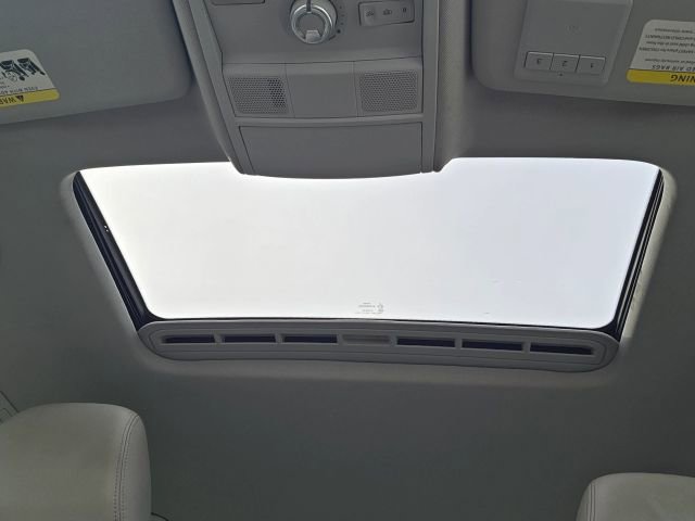 Used 2012 Volkswagen Passat TDI SEL Premium image 17