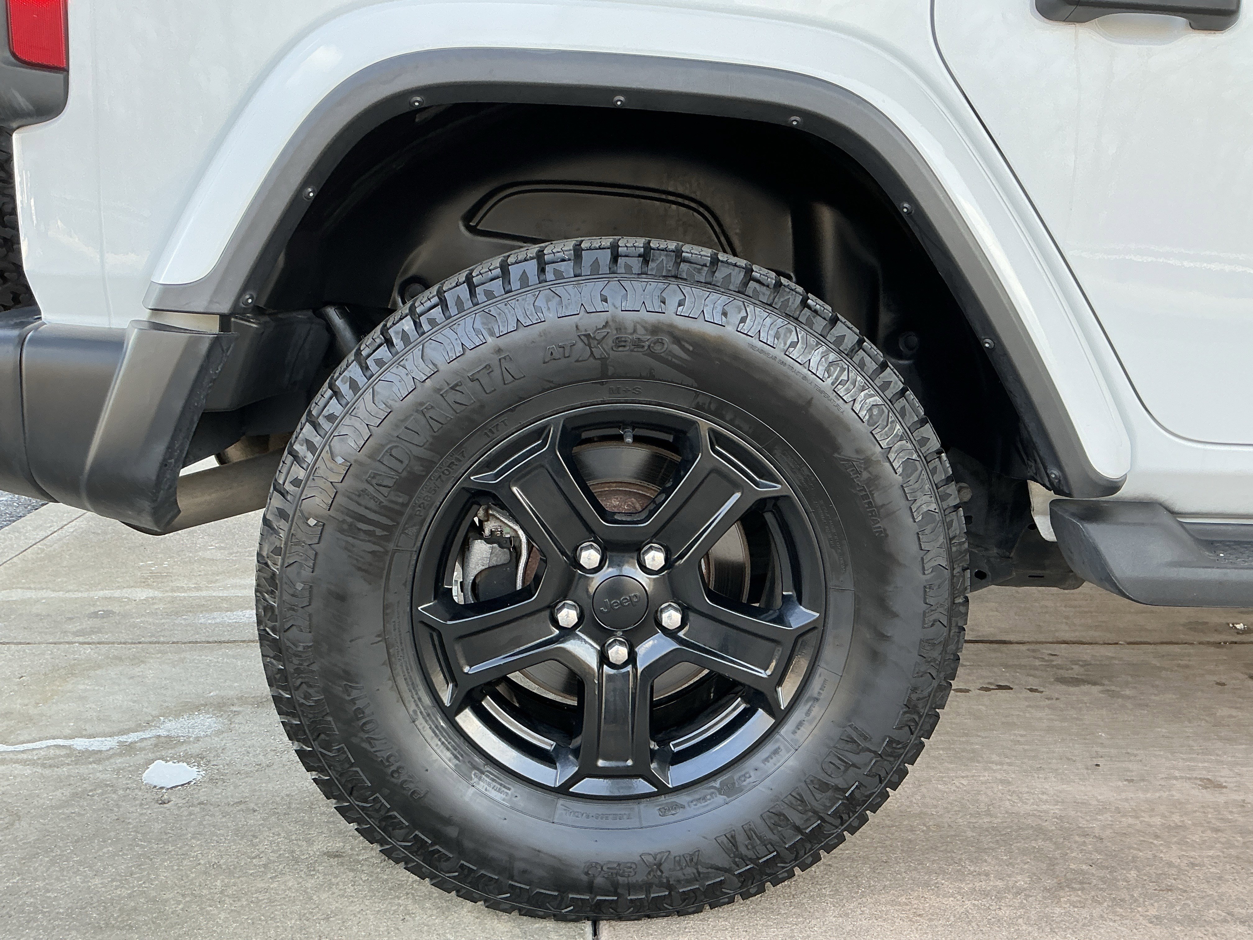 Used 2019 Jeep Wrangler Unlimited Sahara image 29