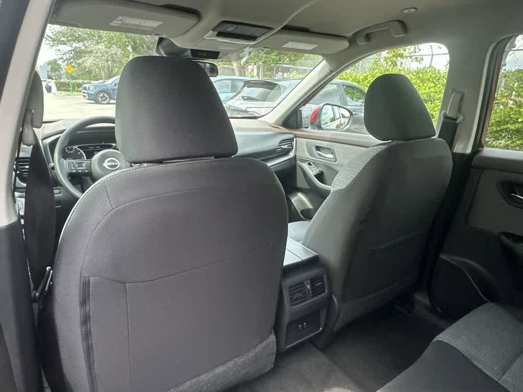 Used 2023 Nissan Rogue SV FWD image 23