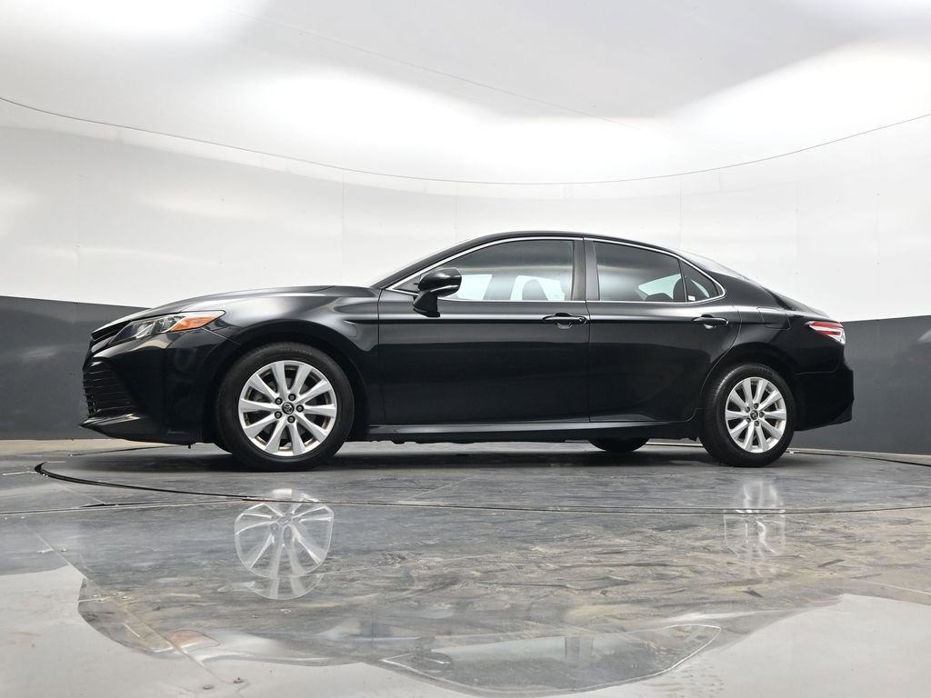 Used 2018 Toyota Camry LE w/ Moonroof Package FWD image 26