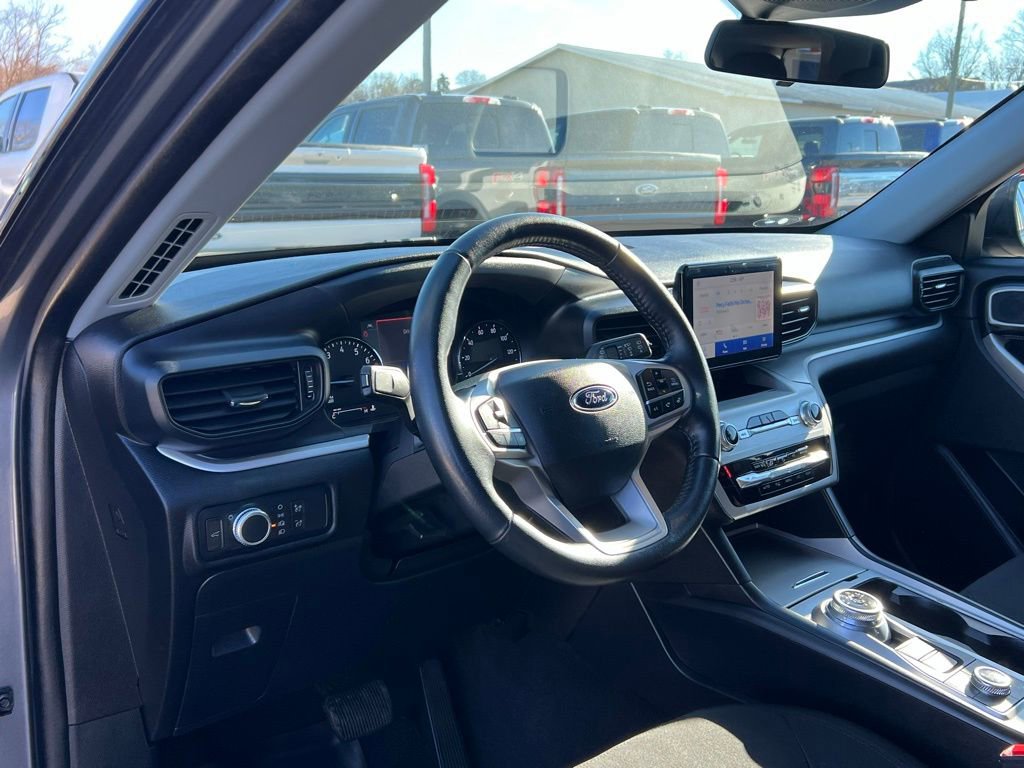 Used 2021 Ford Explorer XLT image 12