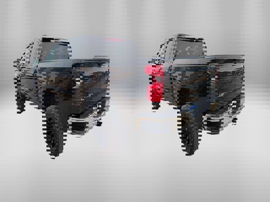 Used 2025 Chevrolet Silverado 1500 LT AWD/4WD image 3