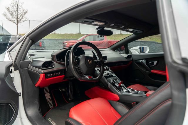 Used 2015 Lamborghini Huracan LP 610-4 image 32