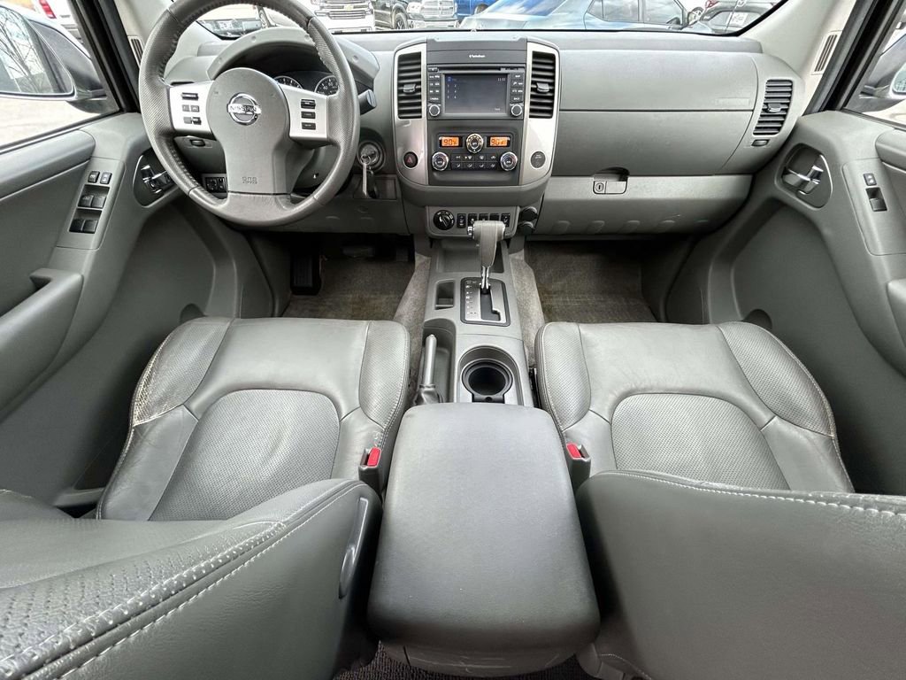 Used 2013 Nissan Frontier SL w/ Moonroof Pkg image 13