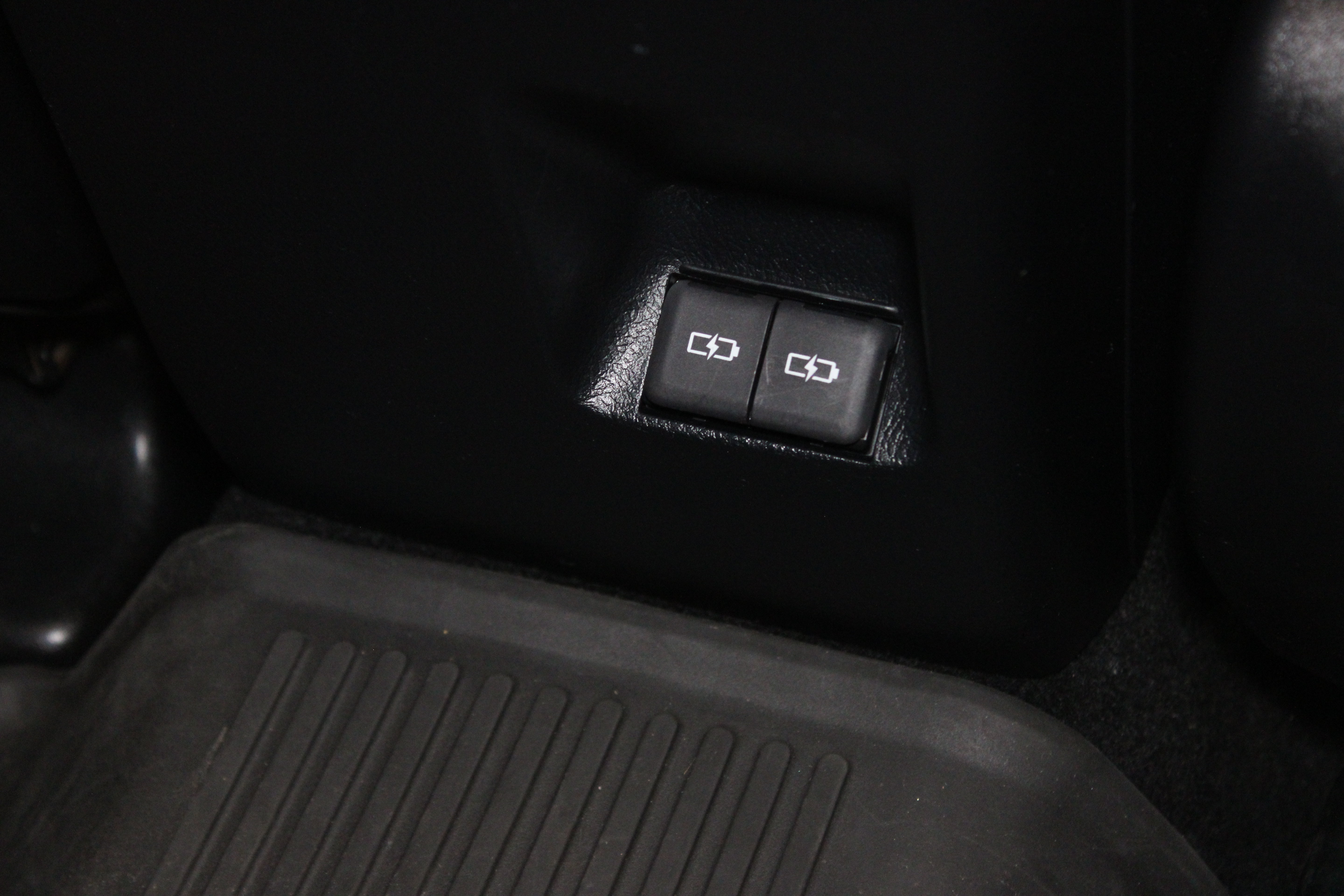 Used 2024 Toyota 4Runner SR5 AWD/4WD image 18