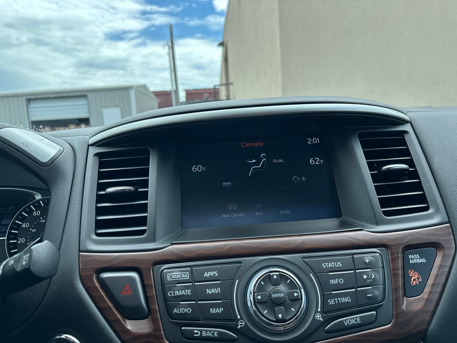 Used 2017 Nissan Pathfinder Platinum AWD/4WD image 60
