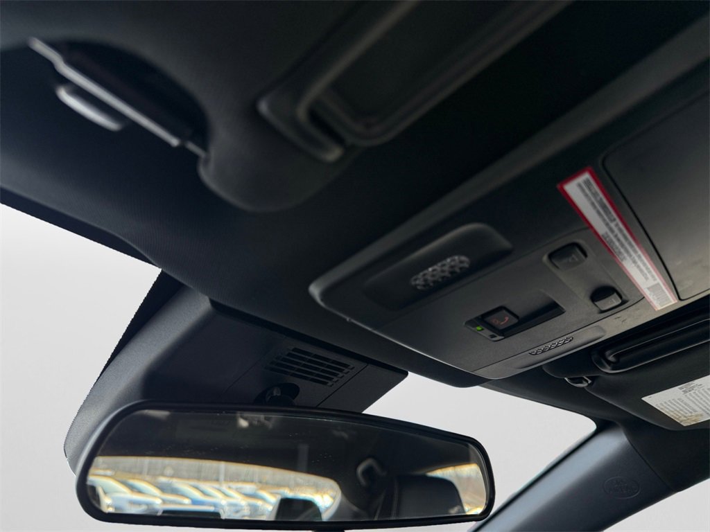 Used 2025 Toyota Camry SE image 27