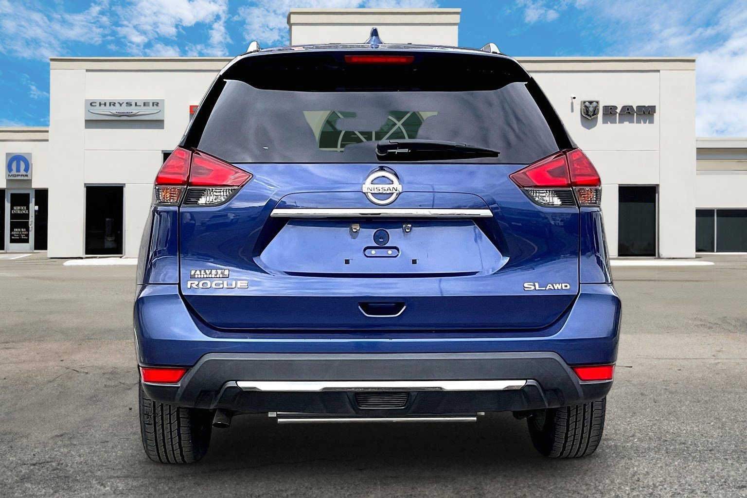 Used 2017 Nissan Rogue SL w/ SL Premium Package image 4