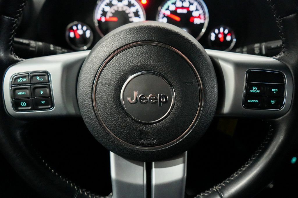 Used 2017 Jeep Wrangler Unlimited Rubicon image 13