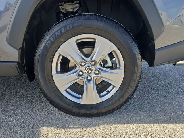 Used 2025 Toyota RAV4 LE image 32