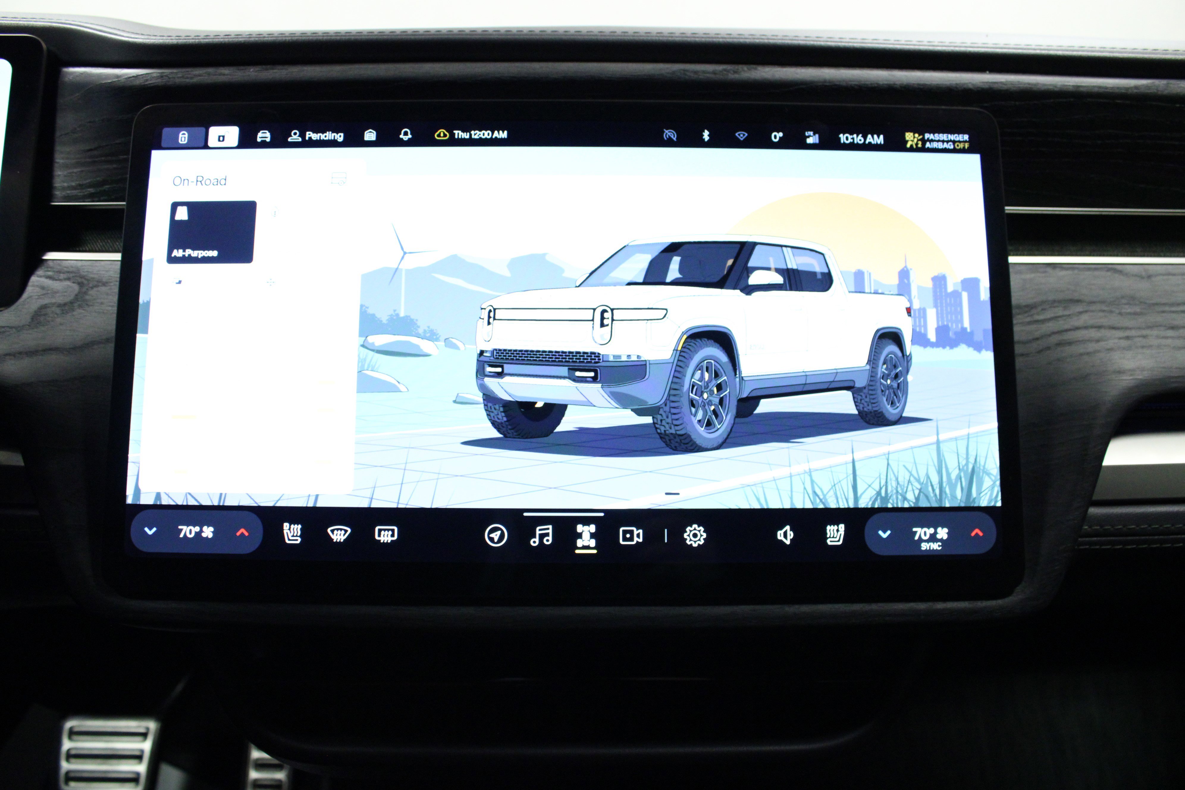 Used 2022 Rivian R1T Adventure image 20