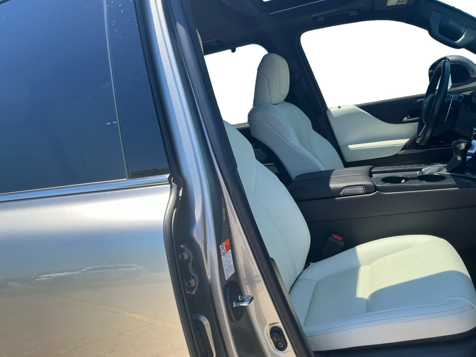Used 2022 Lexus LX 600 4WD w/ Luxury Package image 15