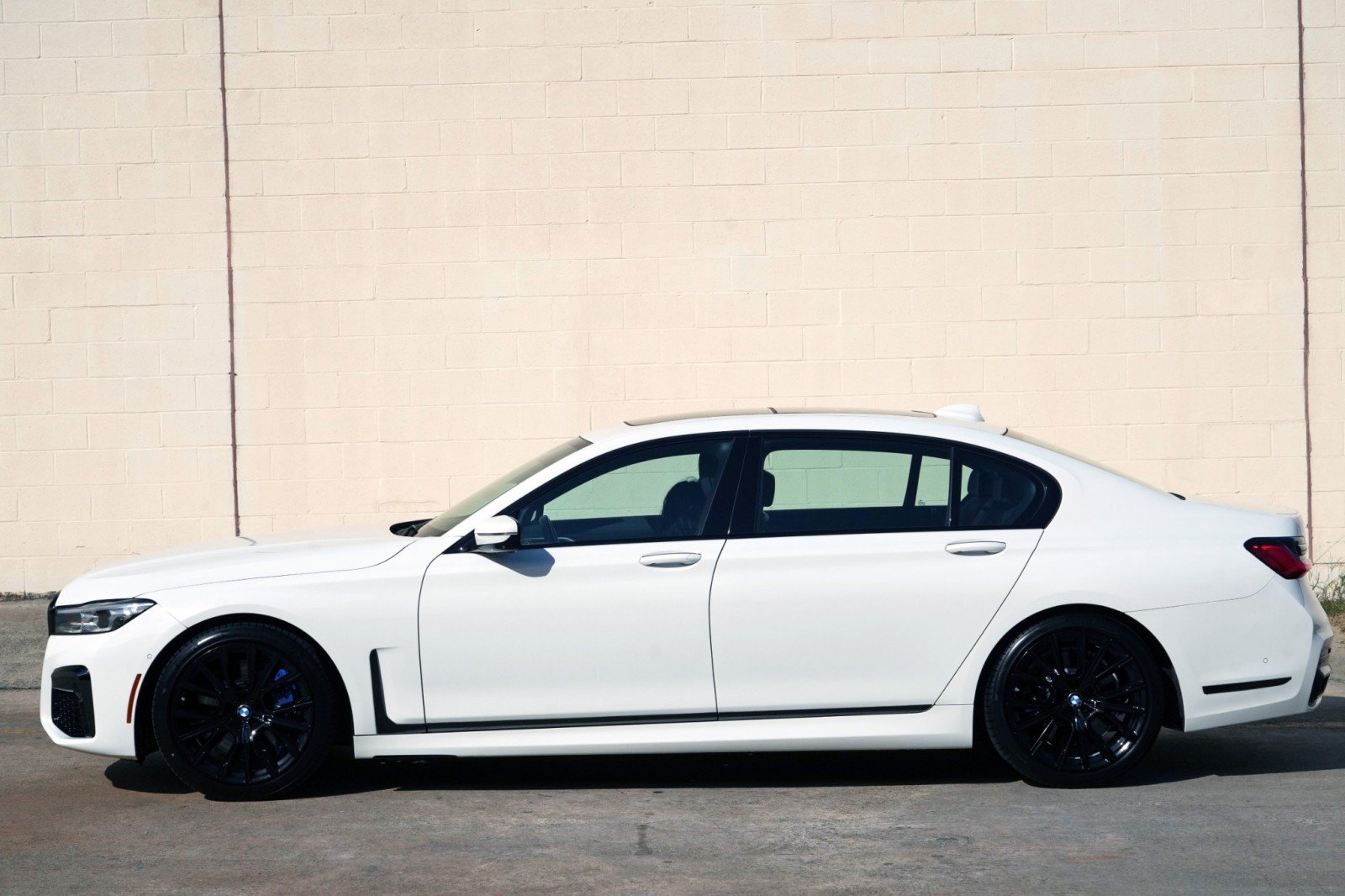 Used 2022 BMW 740i w/ M Sport Package RWD image 56