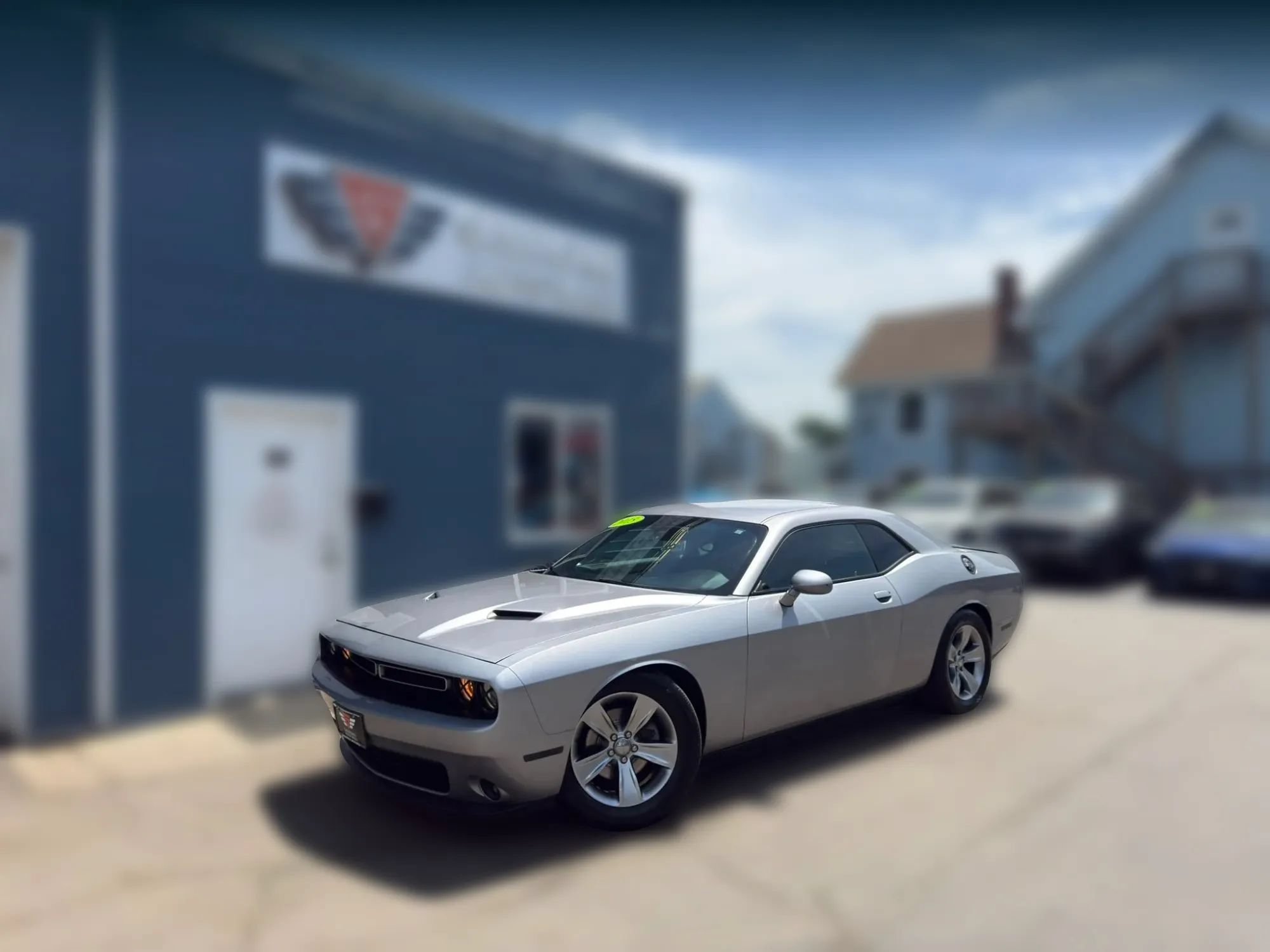 Used 2015 Dodge Challenger SXT RWD image 1