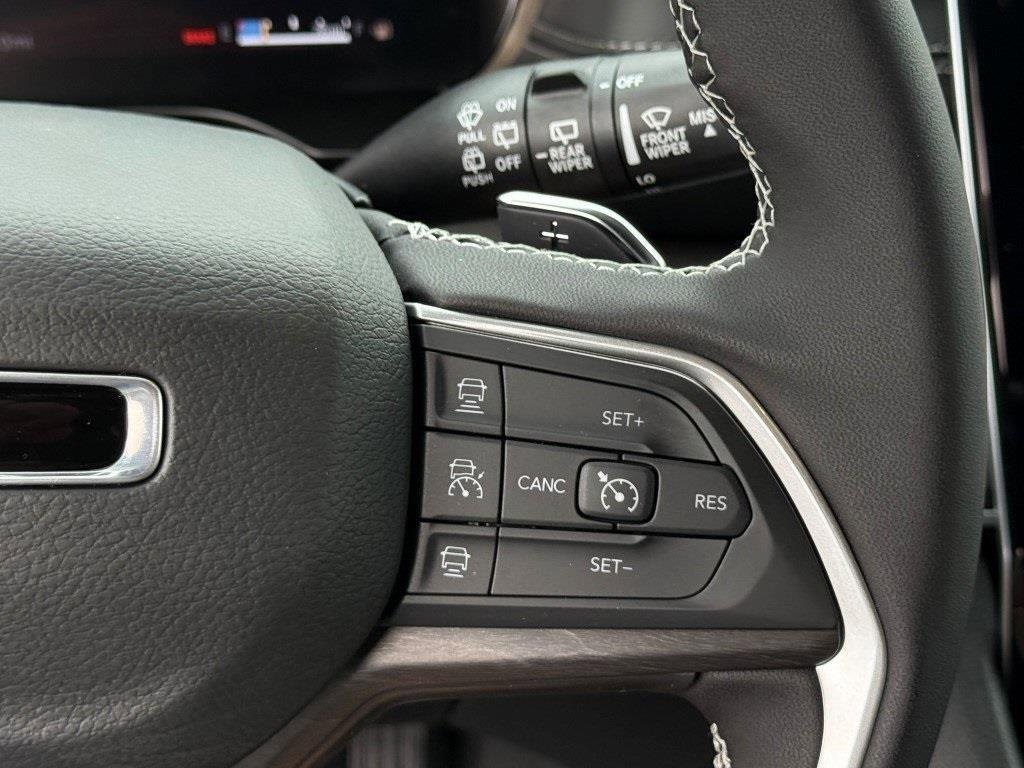 New 2025 Jeep Grand Cherokee L Limited w/ Luxury Tech Group II image 33