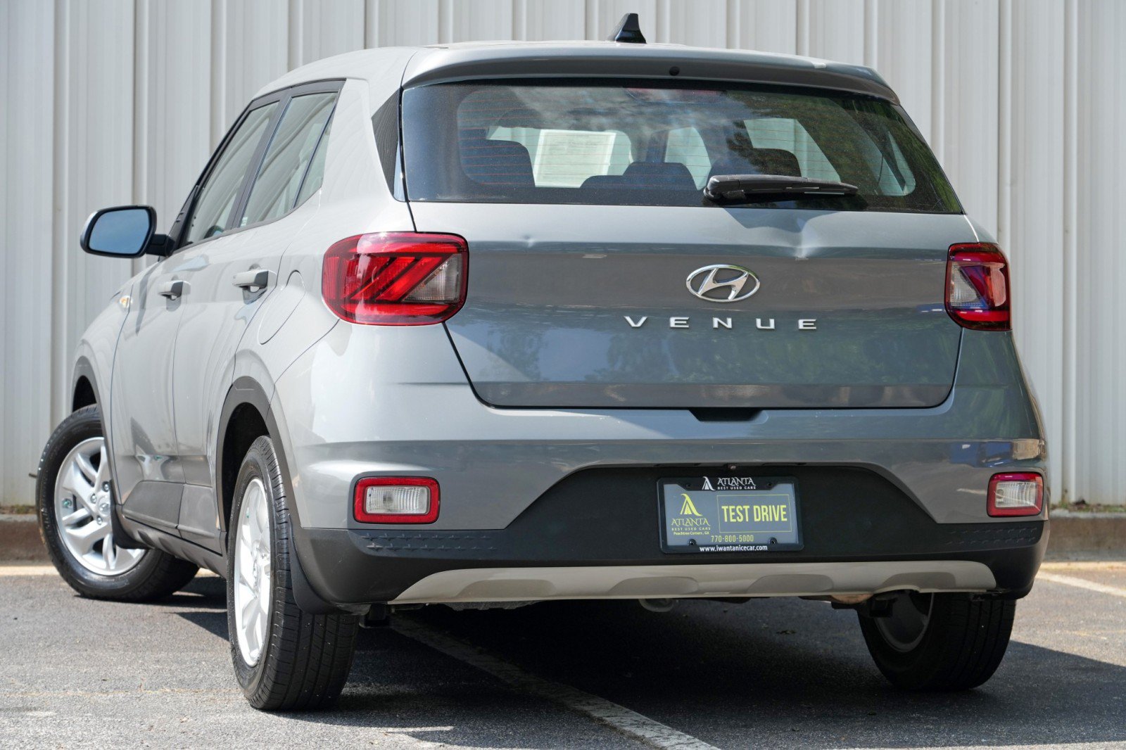 Used 2021 Hyundai Venue SE FWD image 5