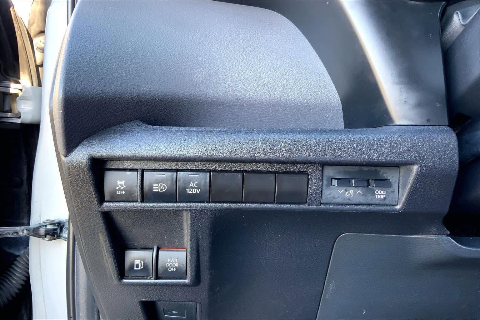 Certified 2024 Toyota Sienna XLE Woodland Edition AWD/4WD image 33