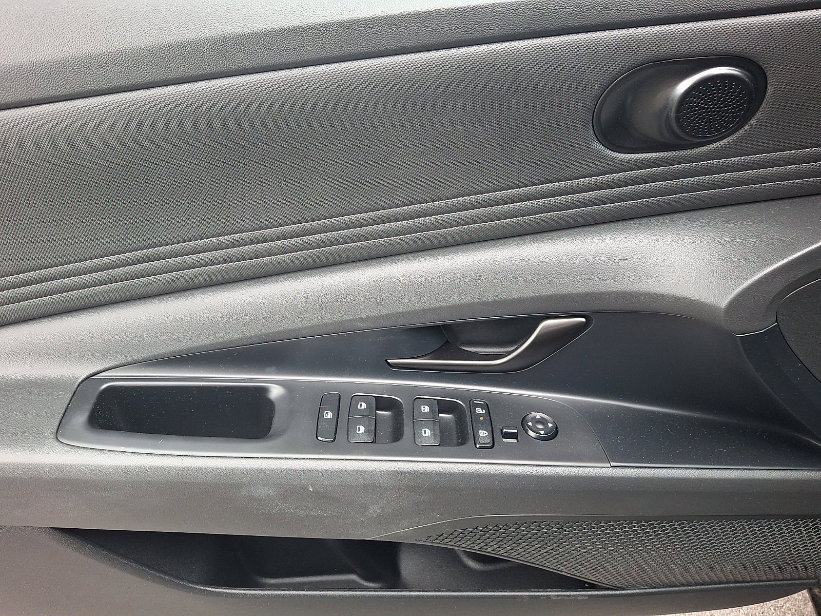 Certified 2025 Hyundai Elantra Sport FWD image 12