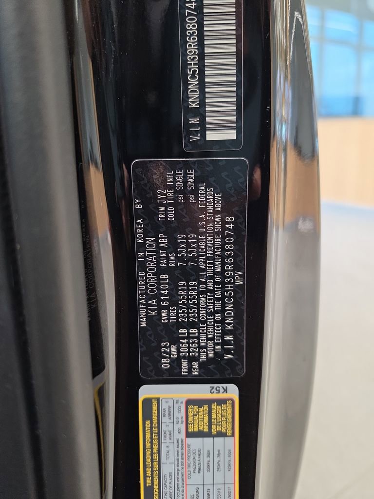 Used 2024 Kia Carnival EX image 37