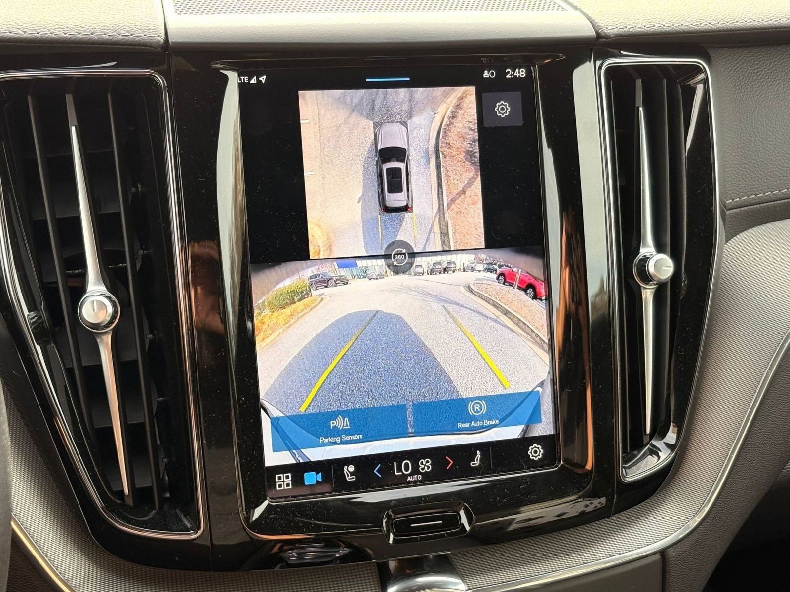 Certified 2024 Volvo XC60 T8 Ultimate w/ Protection Package Premier image 31