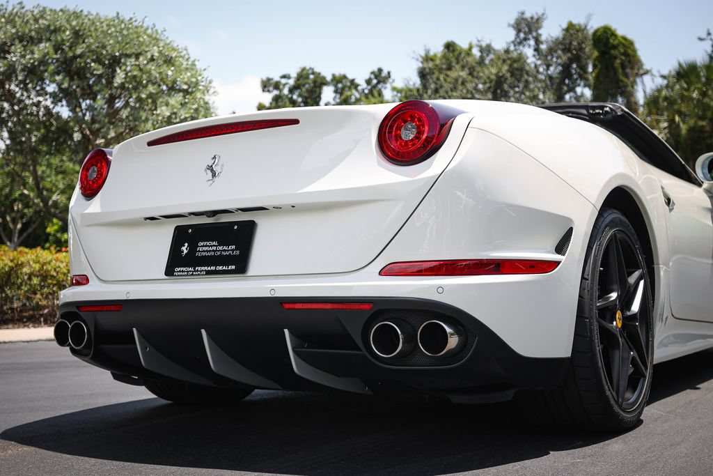 Used 2015 Ferrari California T RWD image 18