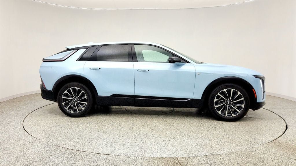 Used 2026 Cadillac Lyriq Sport AWD/4WD image 4