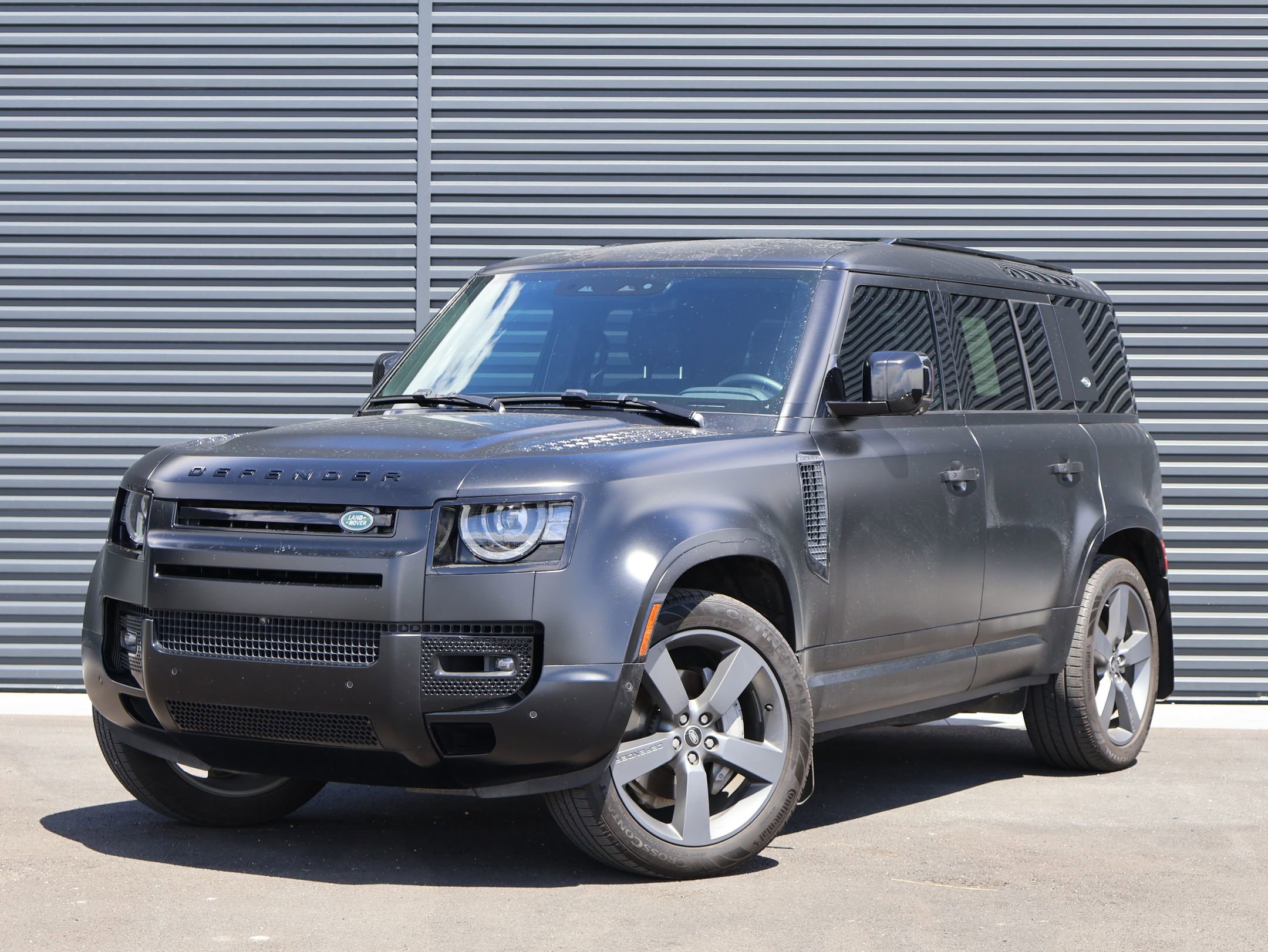 Used 2024 Land Rover Defender 110 X-Dynamic SE AWD/4WD image 1