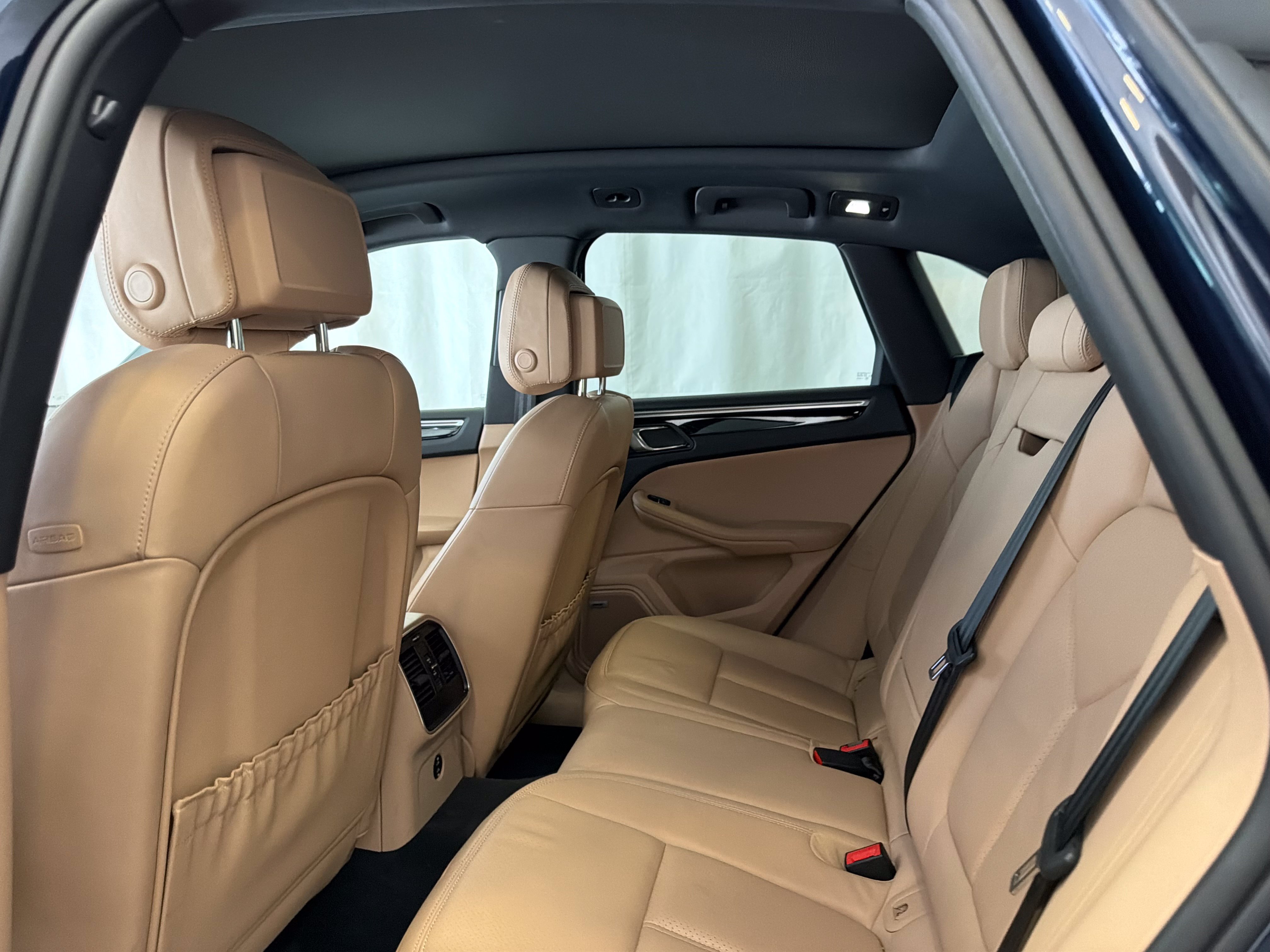 Certified 2021 Porsche Macan AWD/4WD image 25