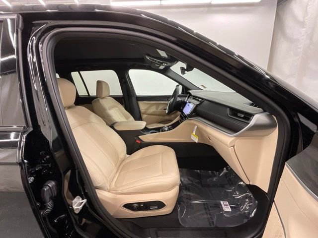 New 2026 Jeep Grand Cherokee Limited w/ Limited Altitude Package AWD/4WD image 23