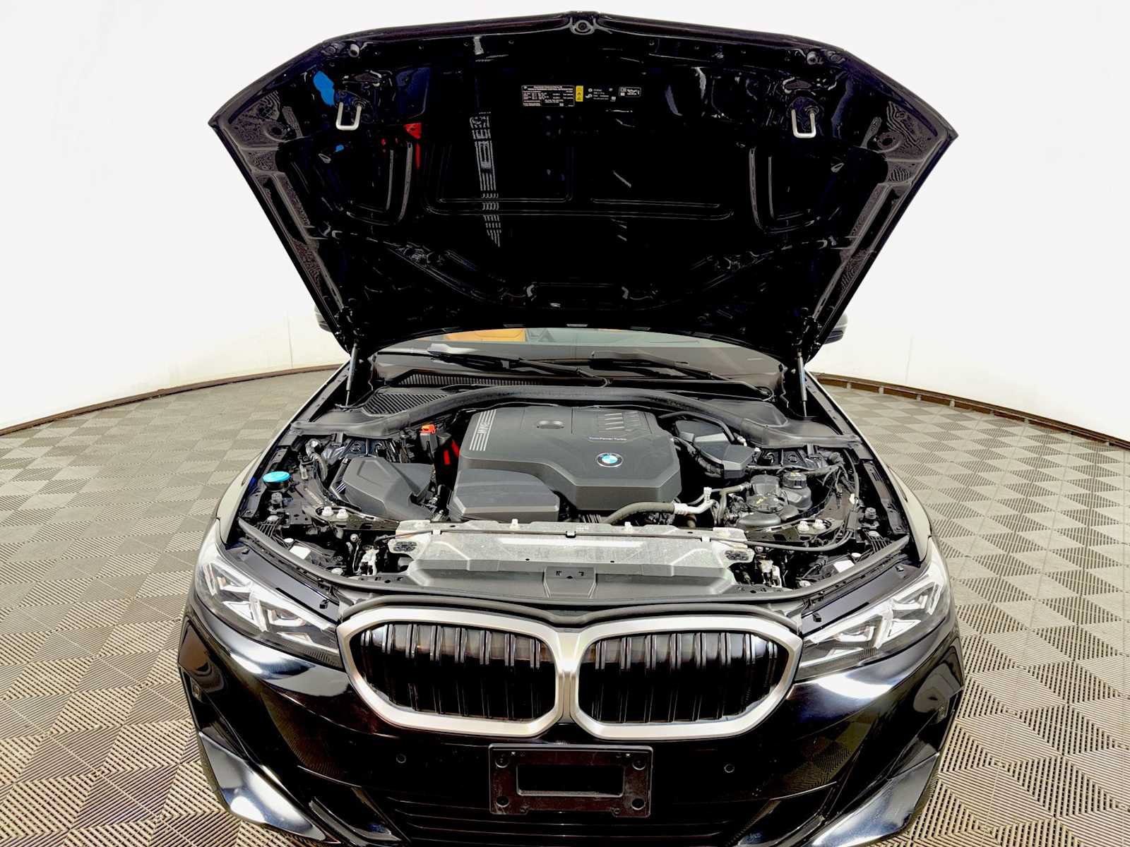 Used 2024 BMW 330i xDrive Sedan w/ Premium Package AWD/4WD image 31