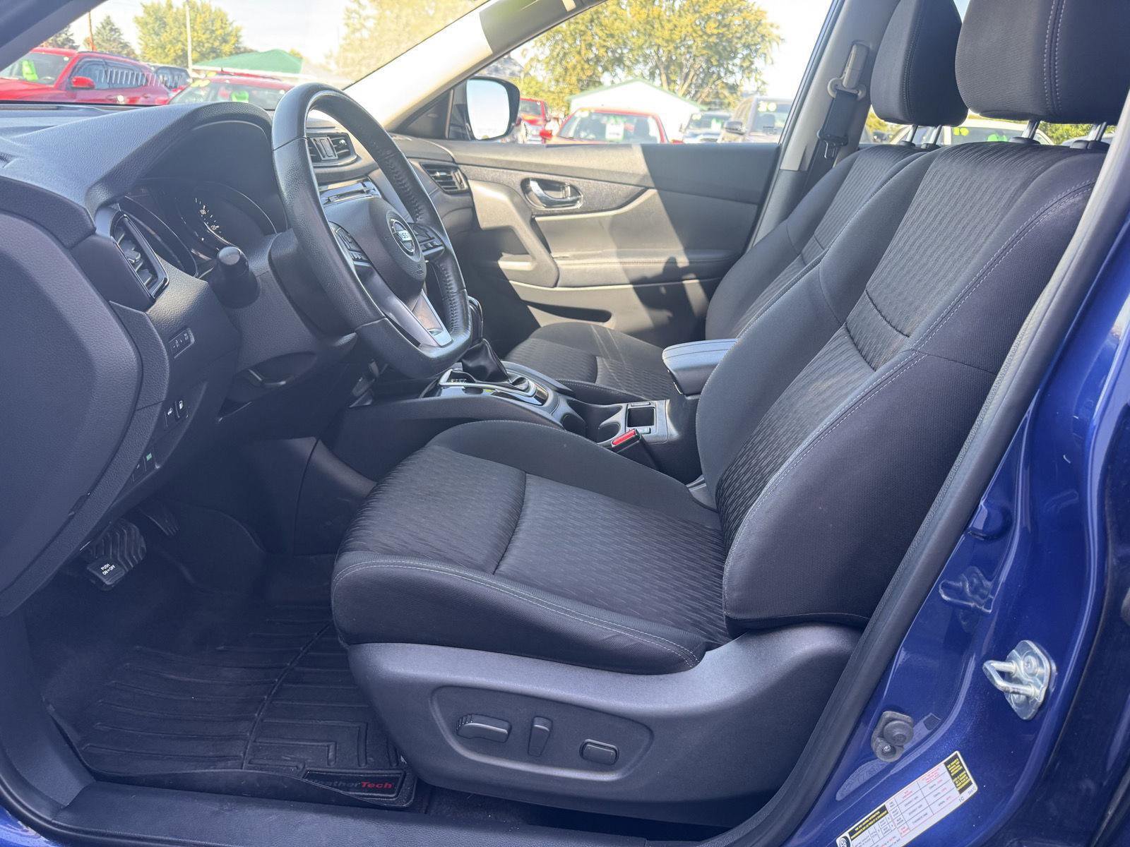 Used 2018 Nissan Rogue SV image 9