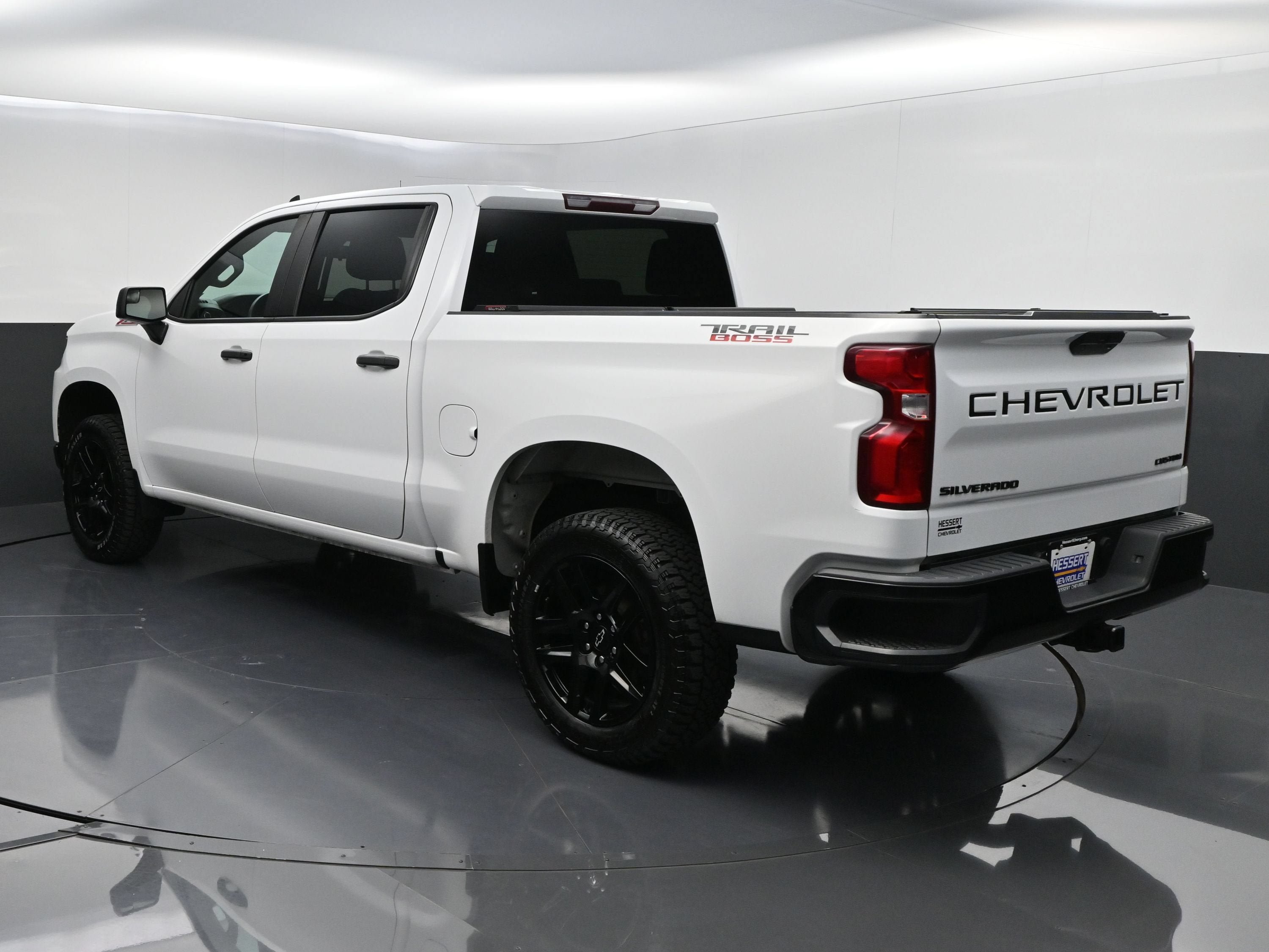 Used 2022 Chevrolet Silverado 1500 Custom Trail Boss w/ LPO, Dark Essentials Package AWD/4WD image 5