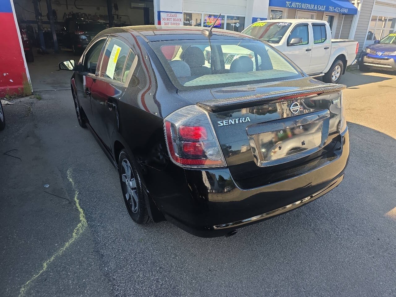 Used 2012 Nissan Sentra 2.0 SR w/ Special Edition Pkg FWD image 6