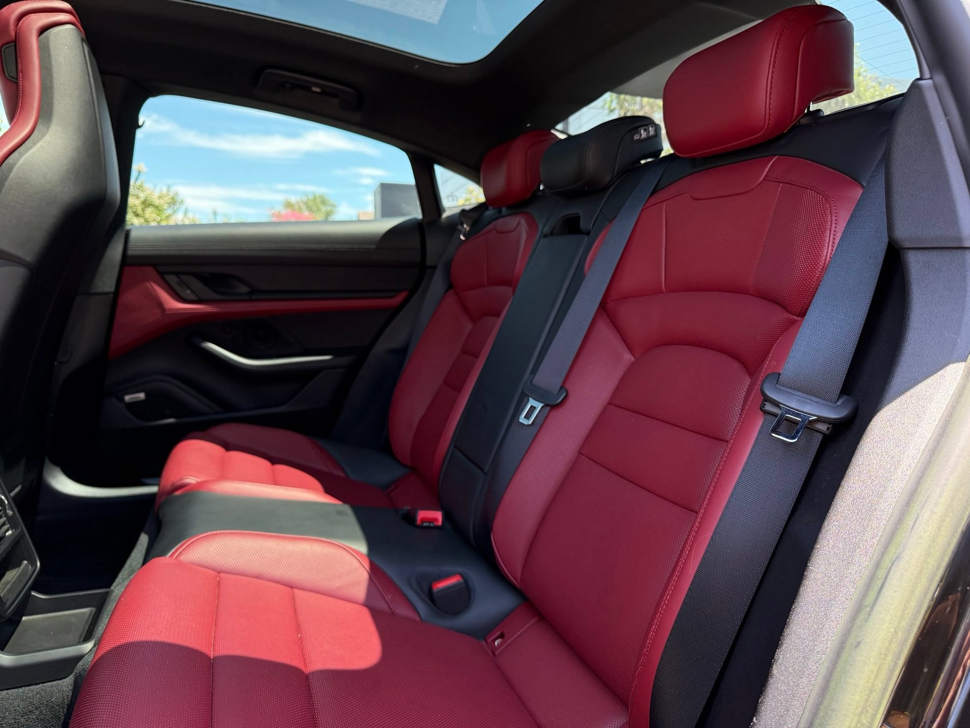 Certified 2022 Porsche Taycan 4S AWD/4WD image 30