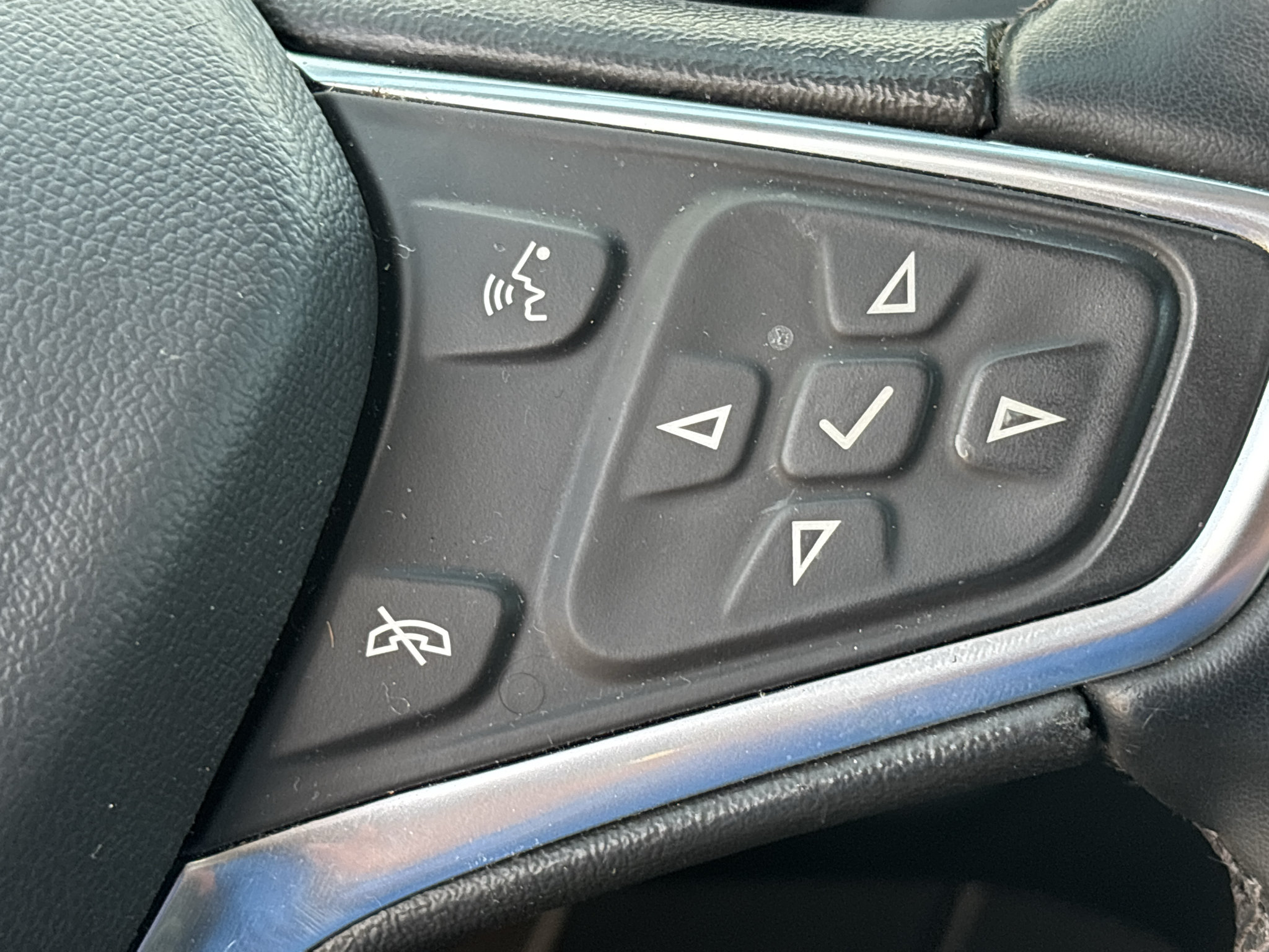 Used 2023 Chevrolet Equinox LT w/ Driver Convenience Package FWD image 10