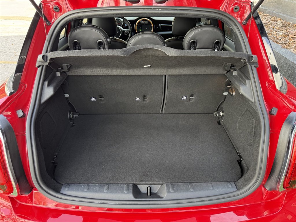 Used 2020 MINI Cooper 4-Door Hardtop w/ Premium Package FWD image 28