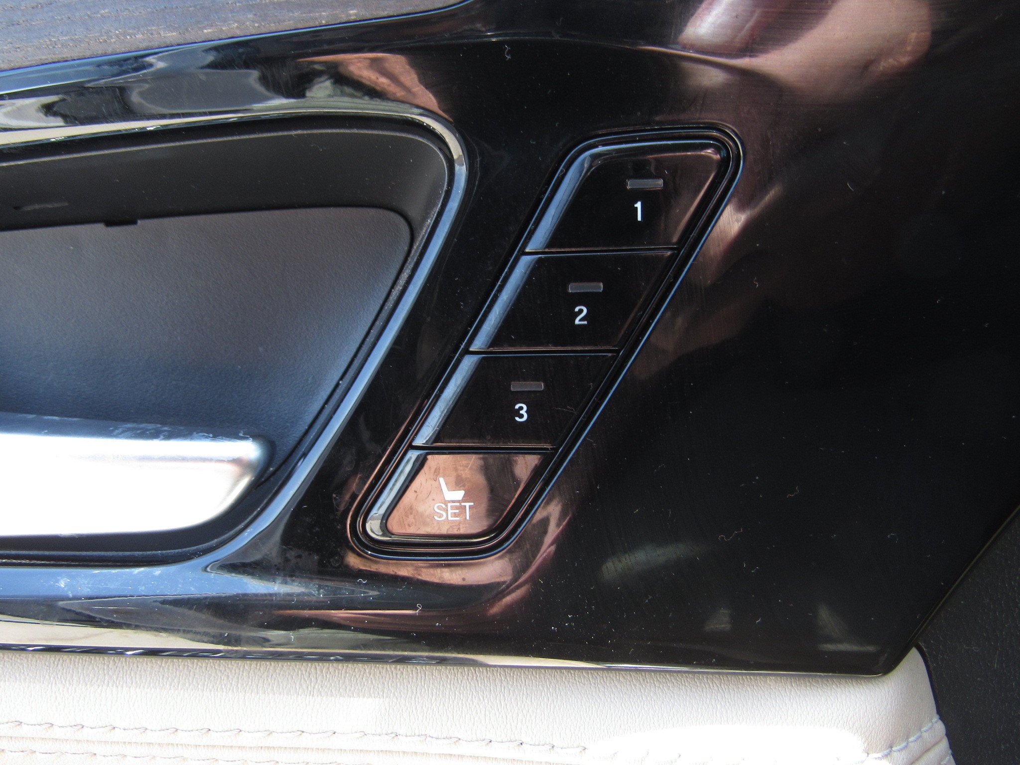 Used 2023 Acura MDX SH-AWD w/ Advance Package image 25