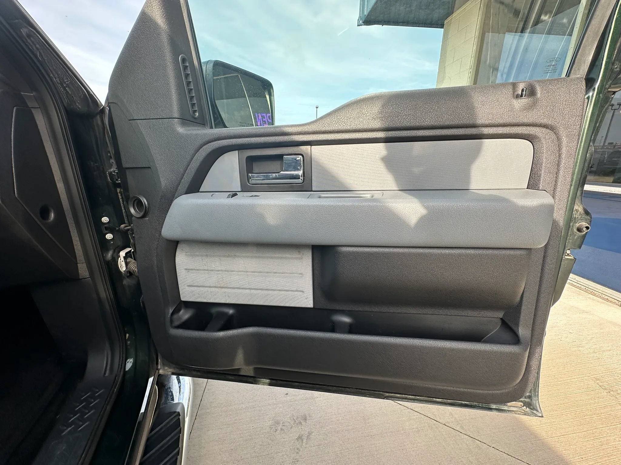 Used 2012 Ford F150 XLT w/ XLT Chrome Pkg AWD/4WD image 26