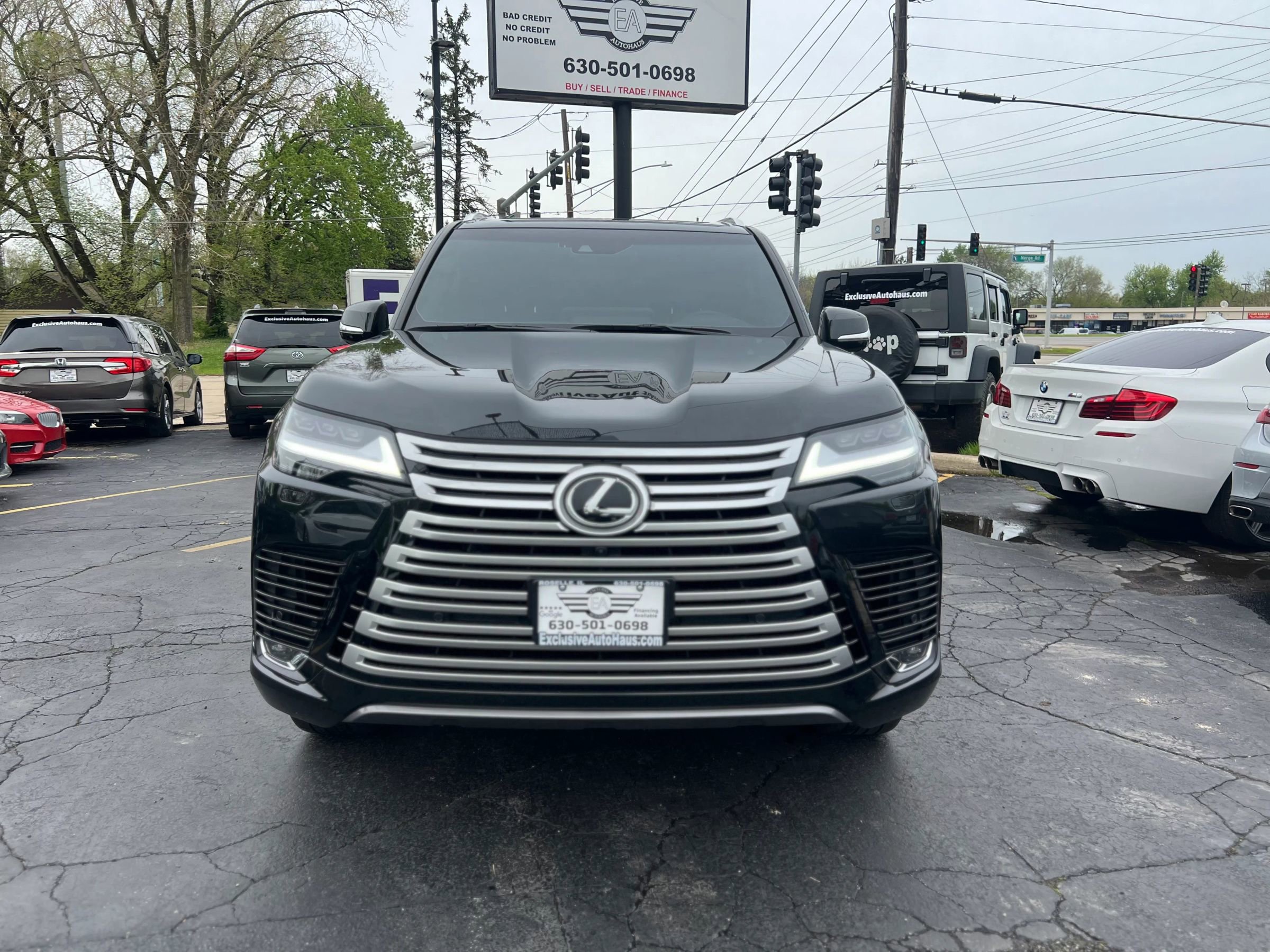 Used 2024 Lexus LX 600 4WD w/ Luxury Package image 2