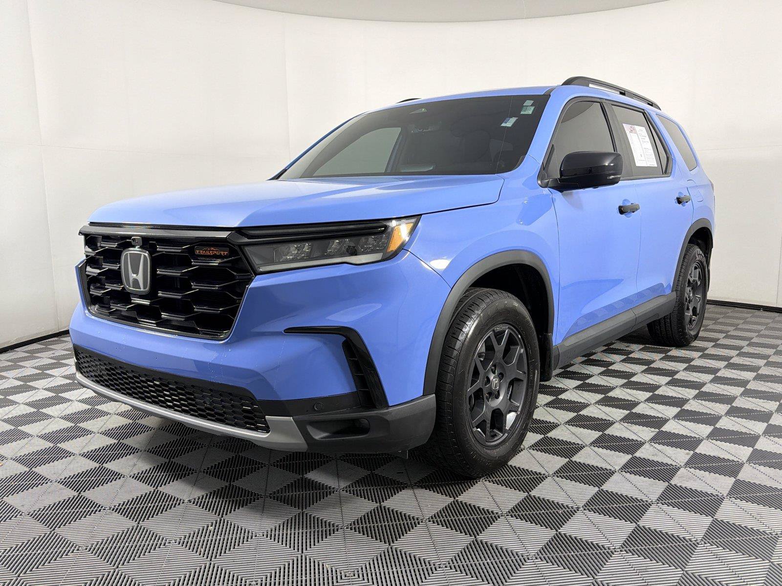 Used 2023 Honda Pilot TrailSport image 3