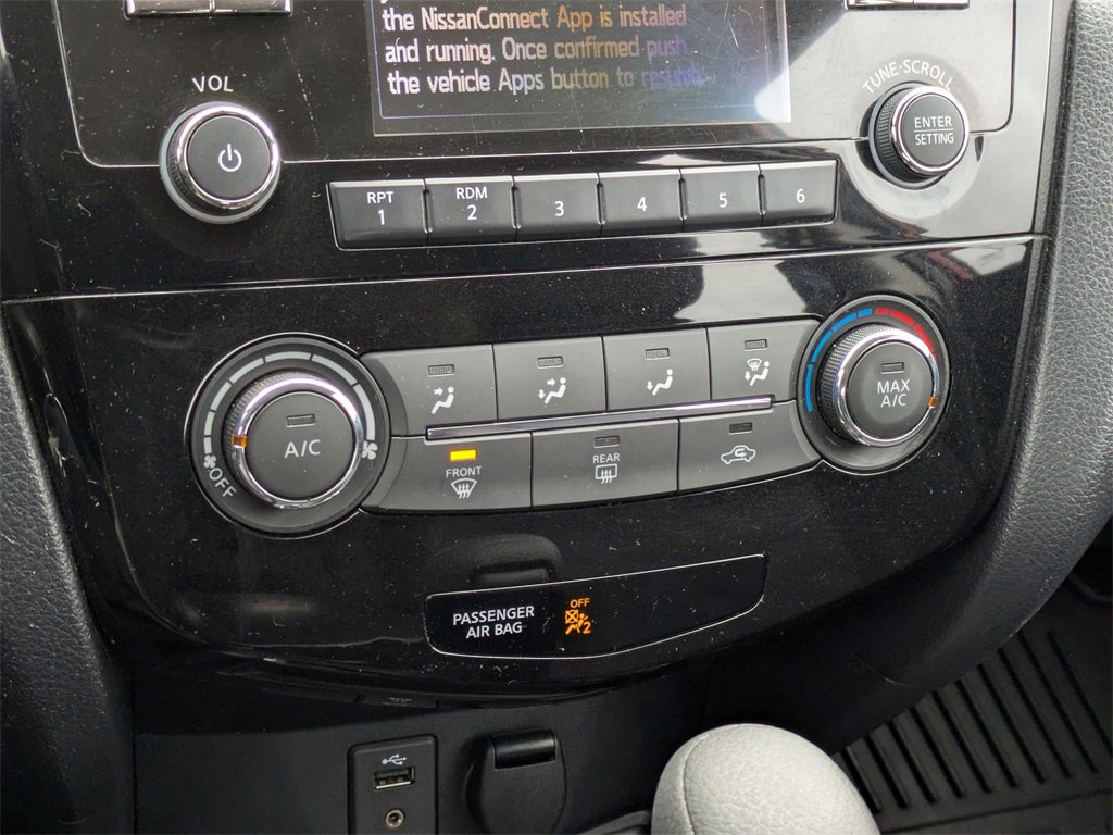 Used 2015 Nissan Rogue S image 23