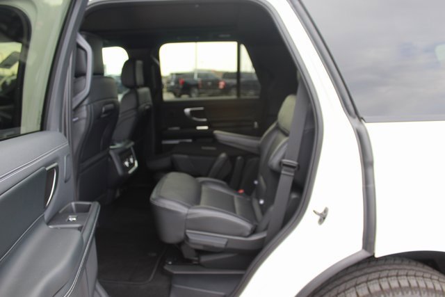 New 2025 Ford Expedition Platinum image 9