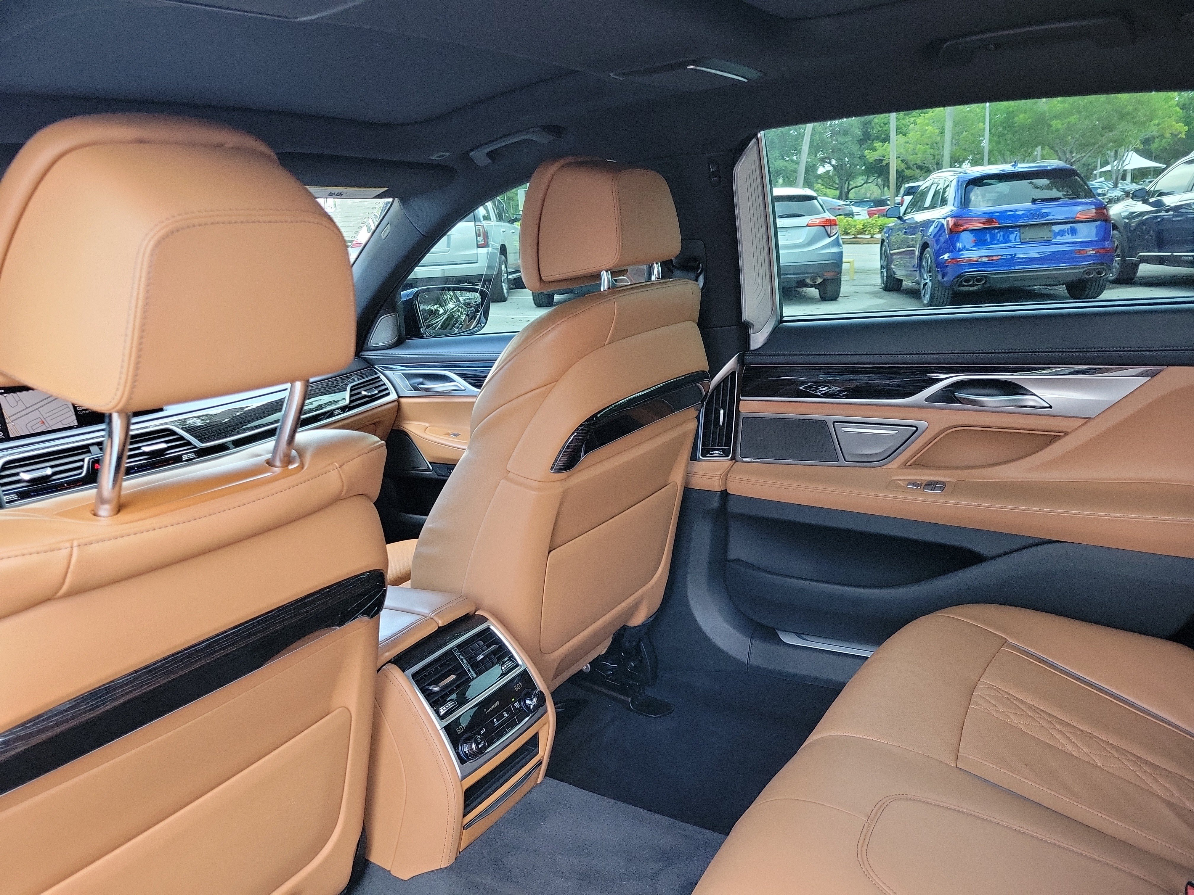 Used 2022 BMW 740i w/ M Sport Package RWD image 10