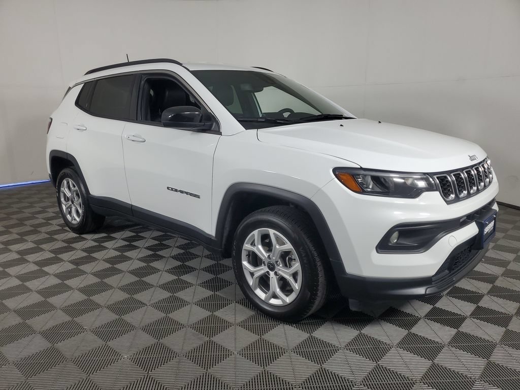 Used 2025 Jeep Compass Latitude AWD/4WD image 2