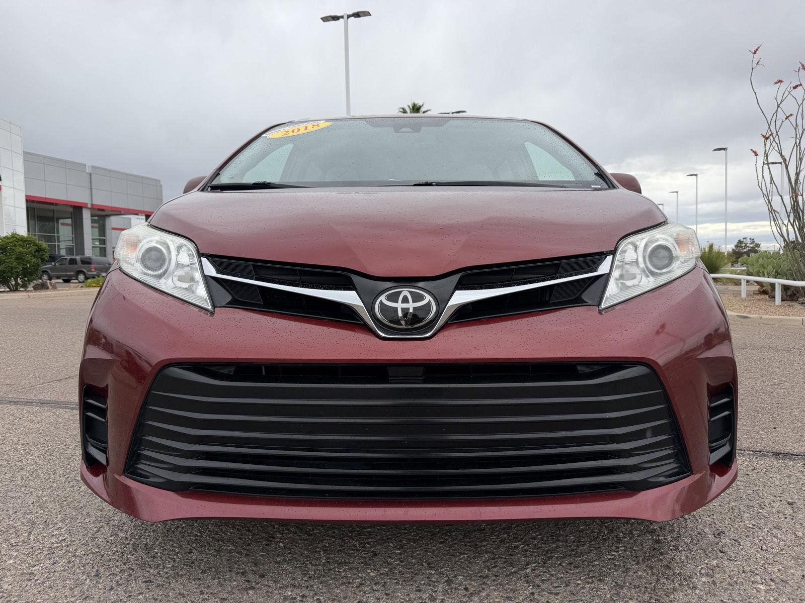 Used 2018 Toyota Sienna LE w/ Carpet Mat Package FWD image 10