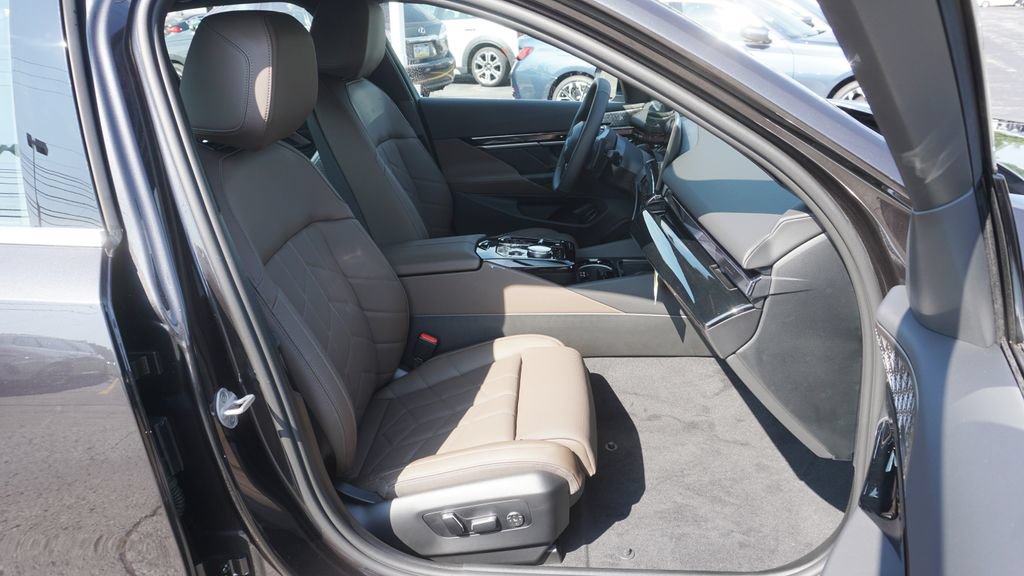 New 2027 BMW 530i xDrive w/ Premium Package AWD/4WD image 11