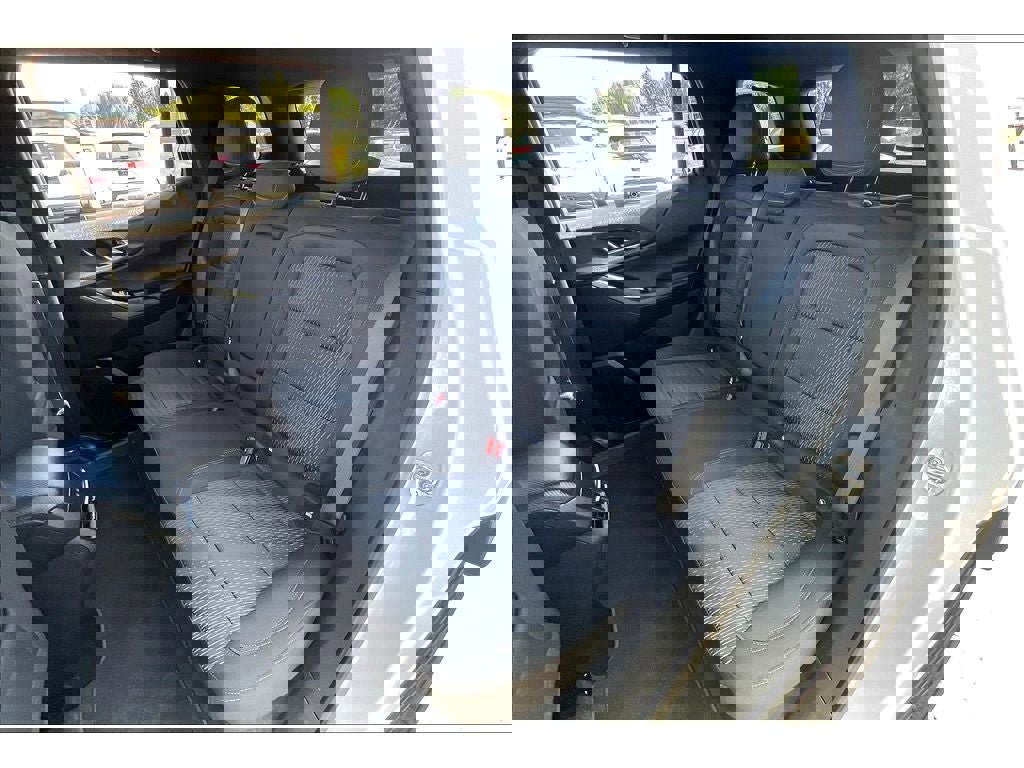 Used 2025 Chevrolet Equinox LT image 25