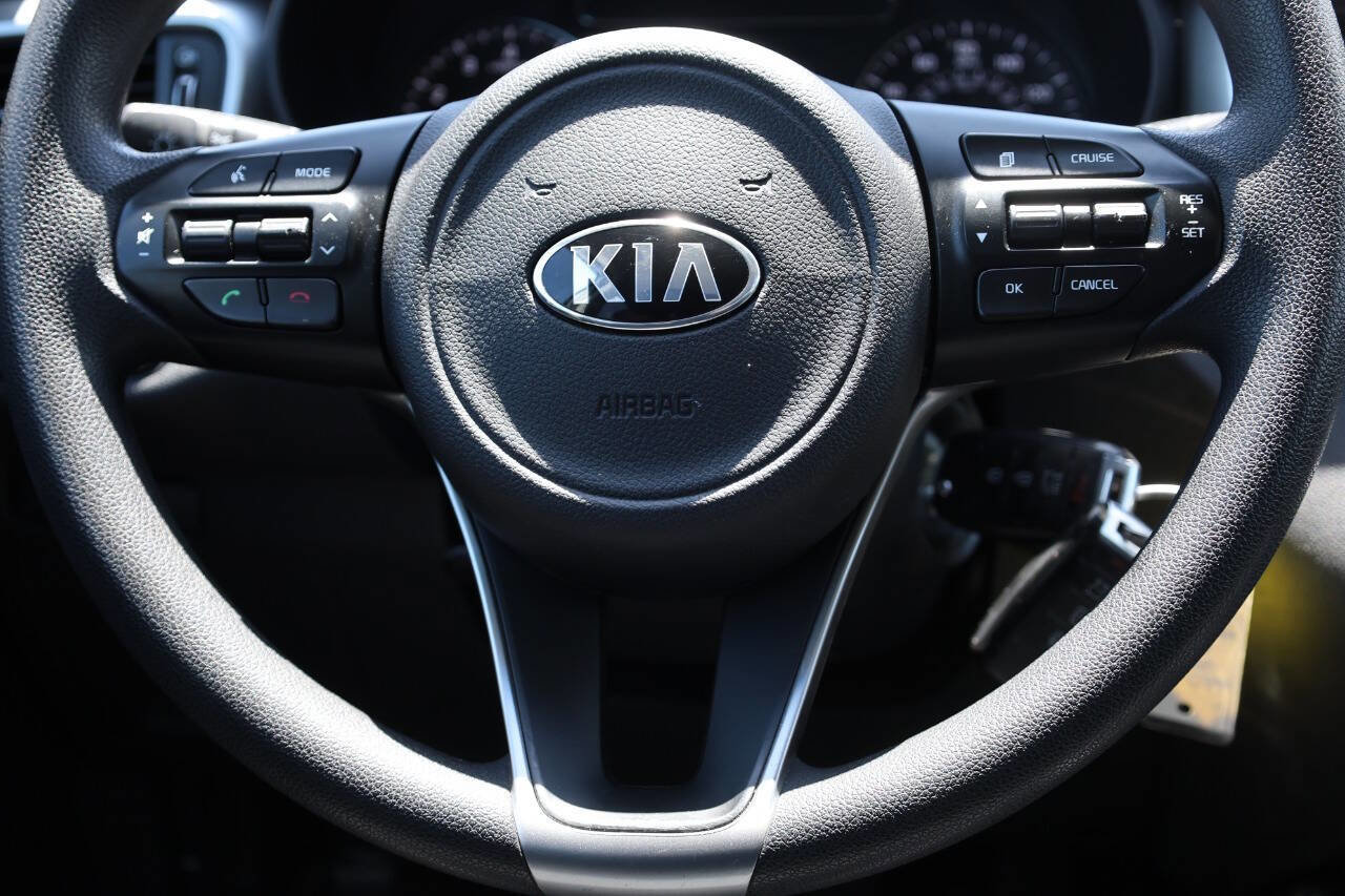 Used 2016 Kia Sorento LX image 18